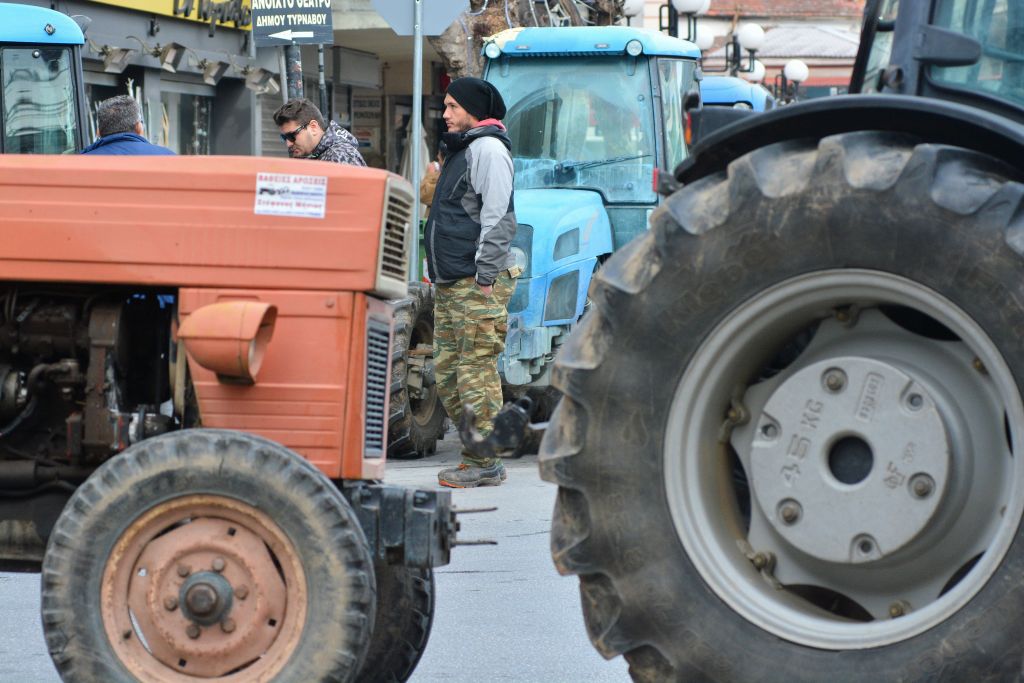 Κινητοποιήσεις εξαγγέλλουν οι αγρότες από τον Τύρναβο
