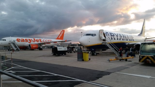 Αερομαχίες για την εξαγορά εταιρειών χαμηλού κόστους