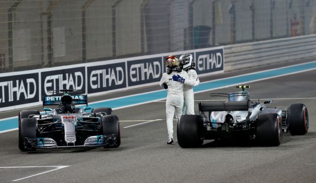 Βάζουν στην άκρη το… savoir vivre