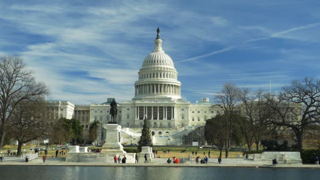 ΗΠΑ: Λάθος… η ψήφιση του φορολογικού κώδικα