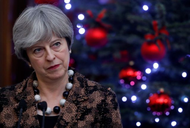 Ταξίδια αστραπή της Μέι στις βρετανικές βάσεις της Κύπρου