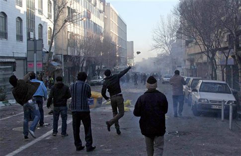 Αναβρασμός στο Ιράν από αντικυβερνητικές διαδηλώσεις