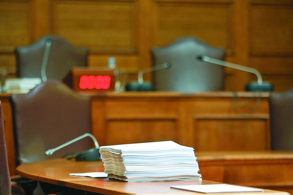 Στο επίκεντρο οι λογαριασμοί του Καραβέλα