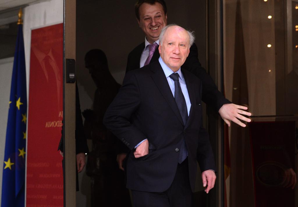 Σε λύση με τον όρο Μακεδονία προσανατολίζεται ο Νίμιτς