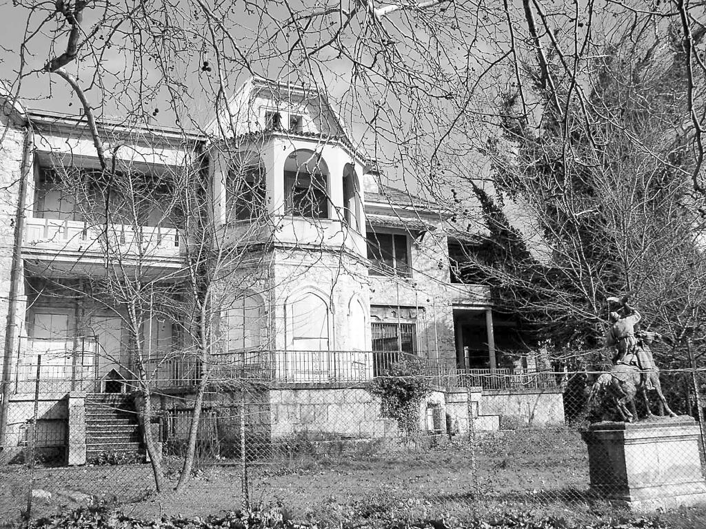 Τατόι: Ενα παλάτι που κοιμάται