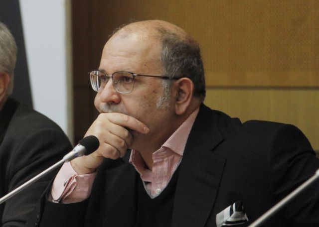 Ξυδάκης: Επρεπε να ενημερωθούν οι πολιτικοί αρχηγοί για ΠΓΔΜ