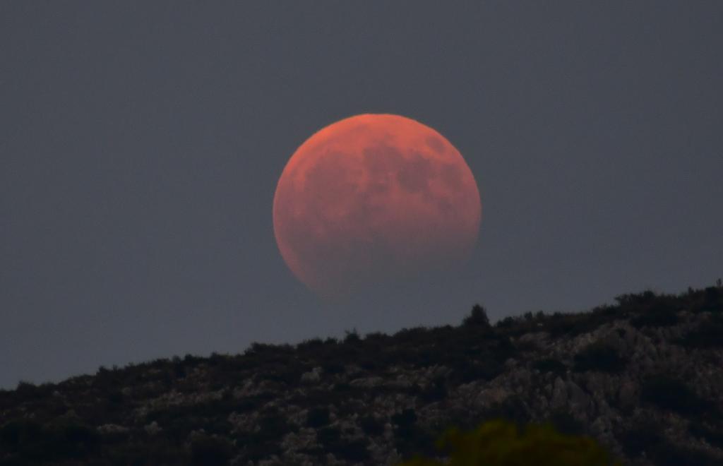 Το φεγγάρι θα «κοκκινίσει» τον ουρανό δύο φορές το 2018