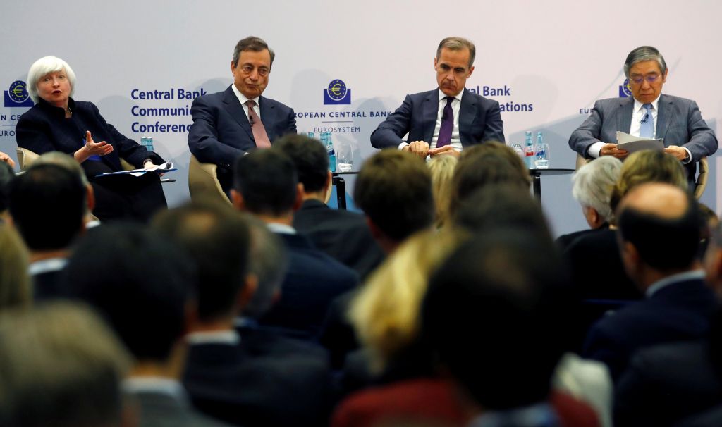 ΕΚΤ: Οχι σε «ξαφνικό θάνατο» του QE