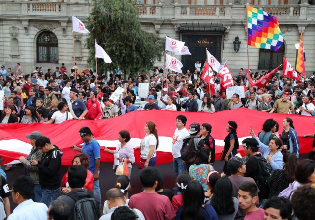 Περού: Παραιτήθηκε και ο υπουργός Αμυνας λόγω Φουχιμόρι