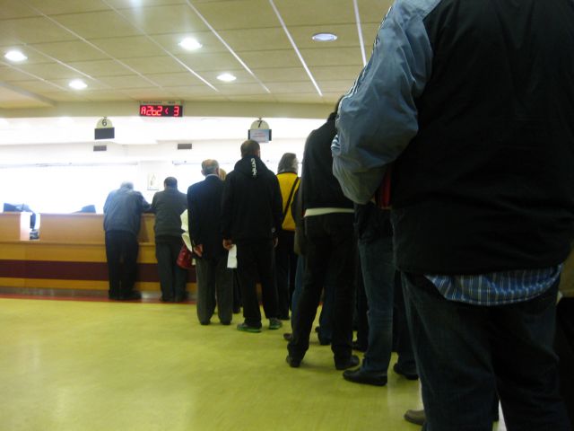 Ομηροι των ρυθμίσεων οι μισοί φορολογούμενοι