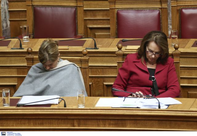 Πόλεμος εντυπώσεων με εξαγγελίες του ποδαριού