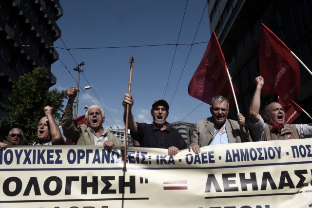 Μόνιμος κόφτης απειλεί με… εξαφάνιση τις επικουρικές συντάξεις