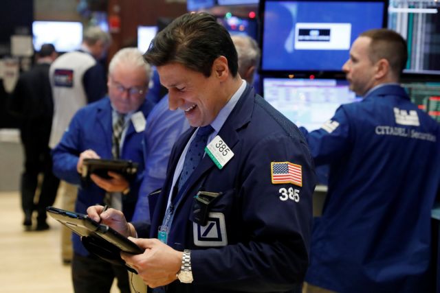 Ο Dow Jones για πρώτη φορά πάνω από τις 25.000 μονάδες