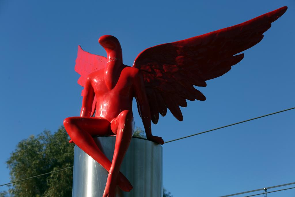 Μετακίνηση του γλυπτού ζητεί ο μητροπολίτης Νέας Σμύρνης