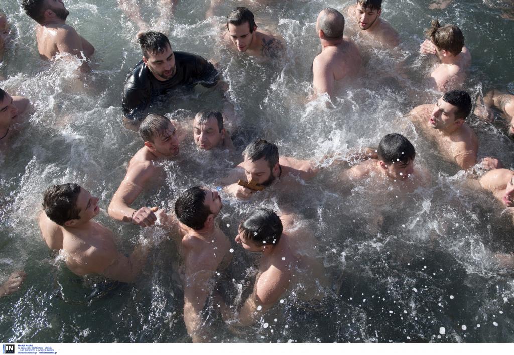 Λαμπρός ο εορτασμός των Θεοφανείων σε όλη τη χώρα