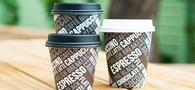 Βρετανία: Ετοιμοι να φορολογήσουν τα χάρτινα ποτήρια