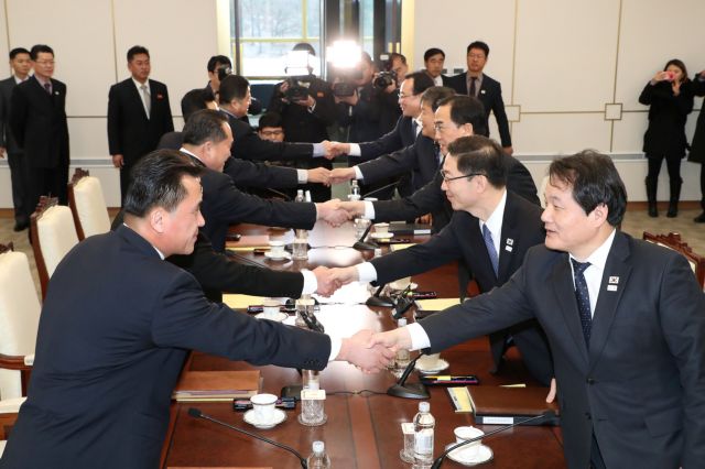 Ξεκίνησαν οι συνομιλίες Νότιας και Βόρειας Κορέας