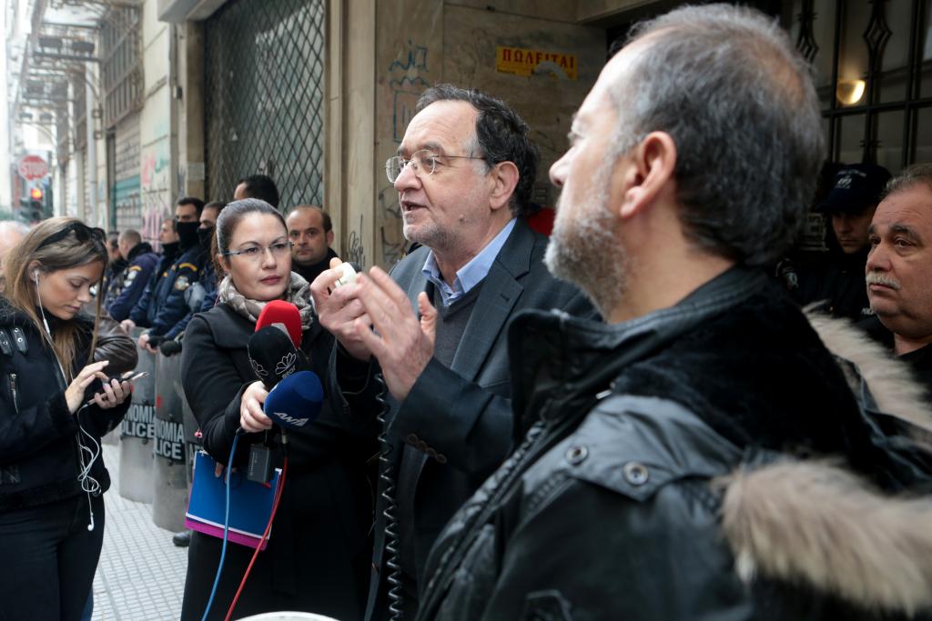 Λαφαζάνης και Κωνσταντοπούλου σε συμβολαιογραφικό γραφείο κατά των πλειστηριασμών