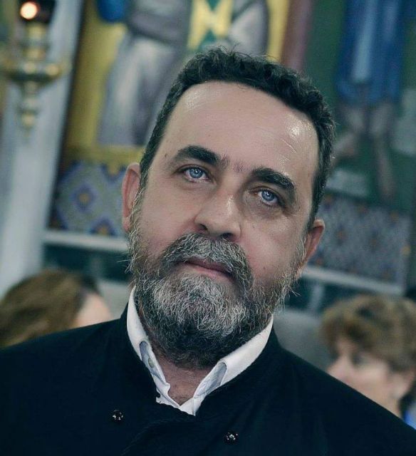 Να παντρευτεί ξανά ζητεί ο «Παπα – χάρλεϊ»