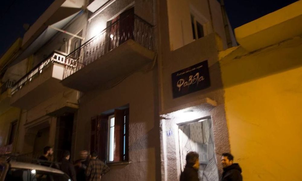 Σβάστικες, στιλέτα και γκαζάκια στα σπίτια των συλληφθέντων ακροδεξιών