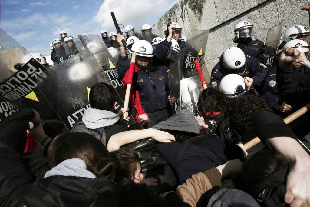 Ενταση και χημικά στο Σύνταγμα