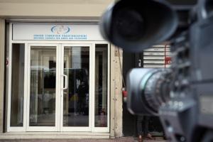 Εξι μνηστήρες για επτά άδειες