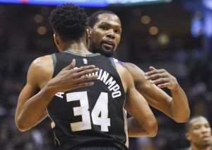 Πάλεψε μόνος του ο Giannis στην ήττα των Μπακς από τους Ουόριορς