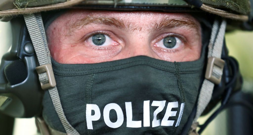 Εφοδοι γερμανών αστυνομικών σε σπίτια και γραφεία ιρανών