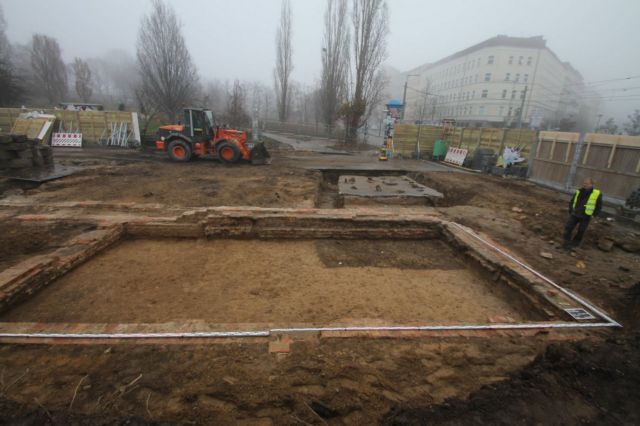 Τα μυστικά τούνελ κάτω από το Τείχος