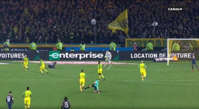 Αποβάλλει και… δέρνει