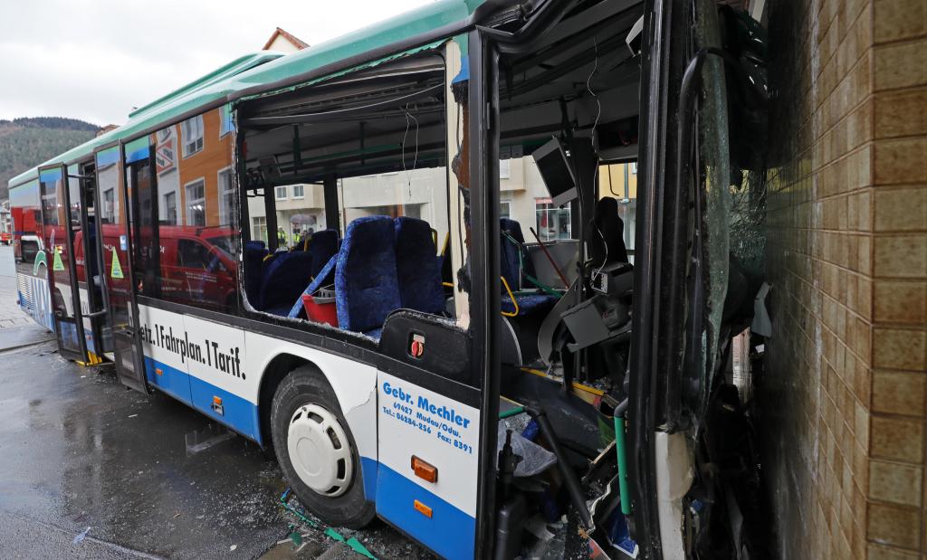 Γερμανία: Δεκάδες τραυματίες σε τροχαίο με σχολικό λεωφορείο