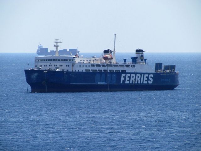 Ρυμουλκά έδεσαν με ασφάλεια το πλοίο «Παναγιά Αγιάσου»