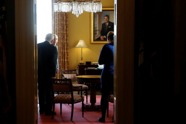 ΗΠΑ: Λίγες ώρες πριν την «παύση λειτουργίας» και το χάος