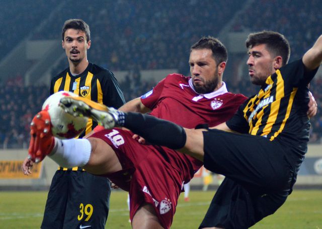 Κόλλησε στο μπλόκο της Λάρισας