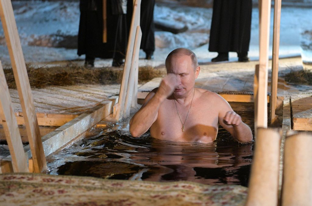 Σε παγωμένη λίμνη βούτηξε για τα Θεοφάνεια ο Πούτιν