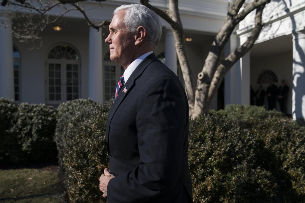 Πενς: Παράλογο το κλείσιμο του ομοσπονδιακού κράτους