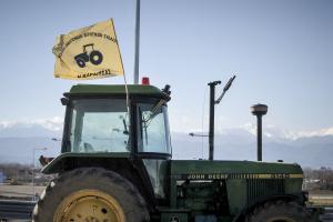 Αγροτικά μπλόκα σε διάφορες περιοχές