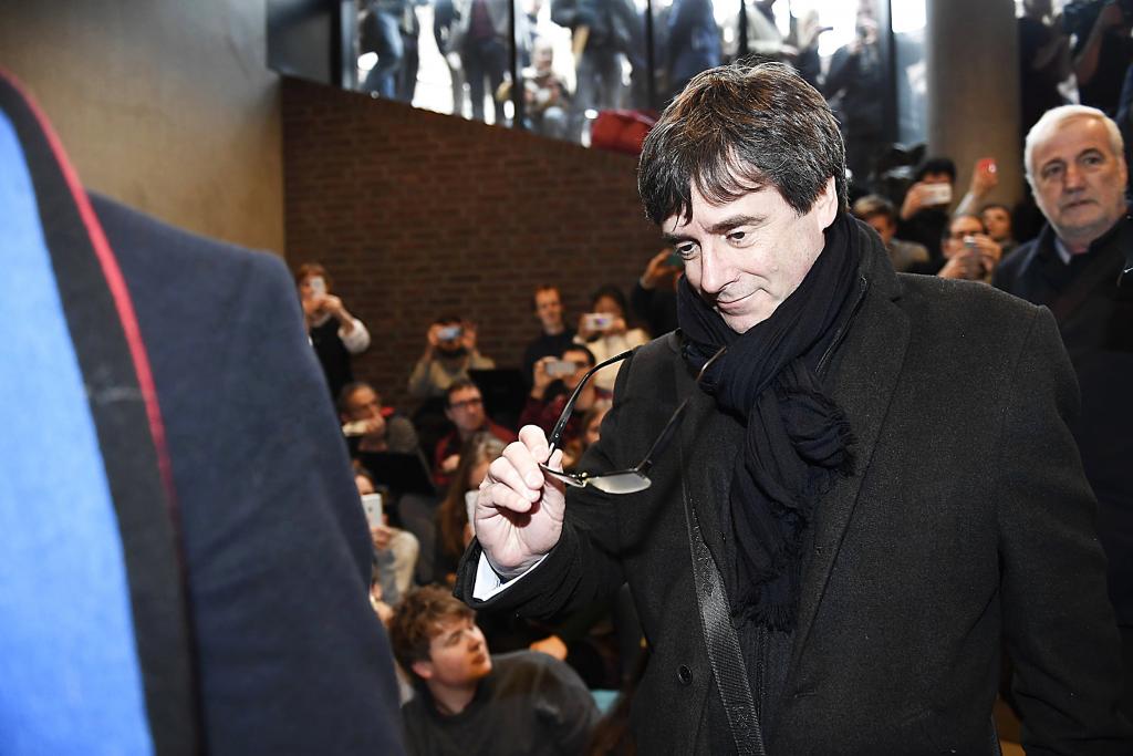 Ούτε με ανεμόπτερο δεν αφήνουν τον Πουτζντεμόν να επιστρέψει