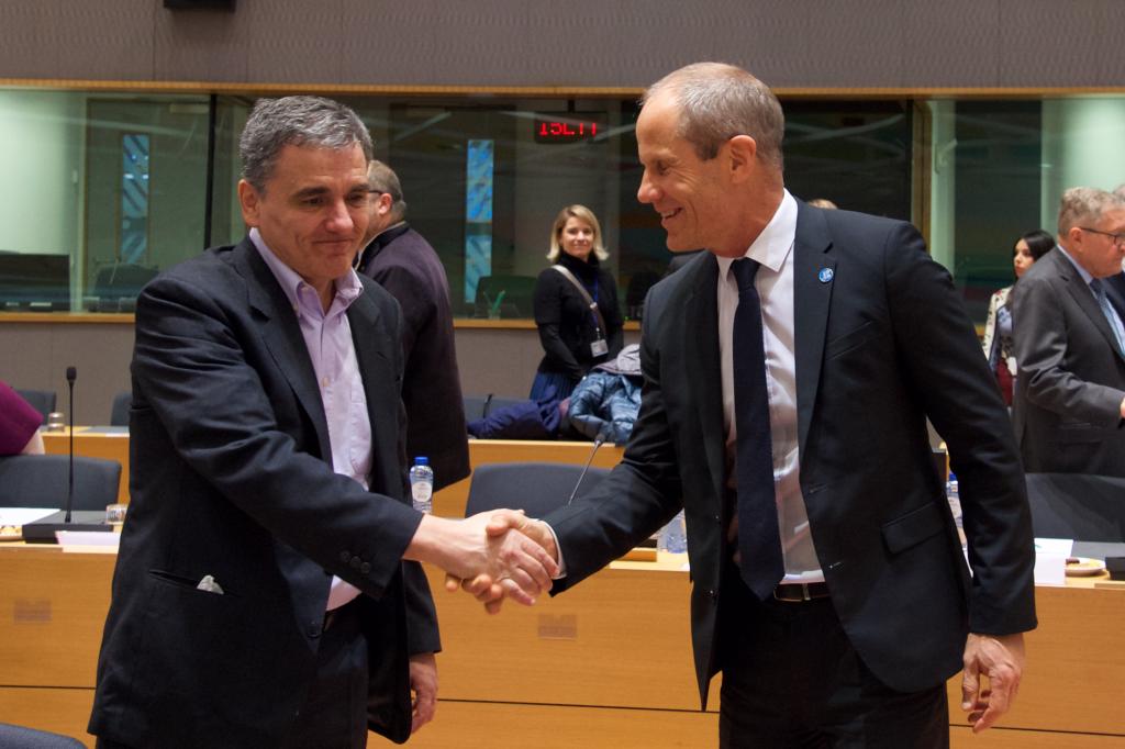Το Eurogroup δίνει τη δόση στην Ελλάδα, αλλά ζητά μεταρρυθμίσεις