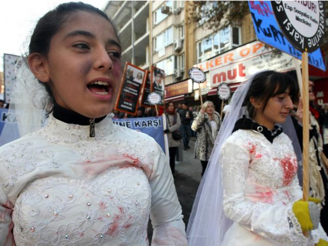 Γάμοι ανήλικων κοριτσιών για να συγκαλύψουν βιασμούς