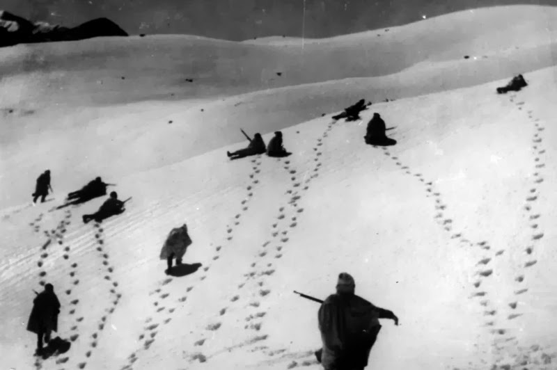 Ιστορική στιγμή: Εντοπίστηκαν λείψανα Ελλήνων πεσόντων