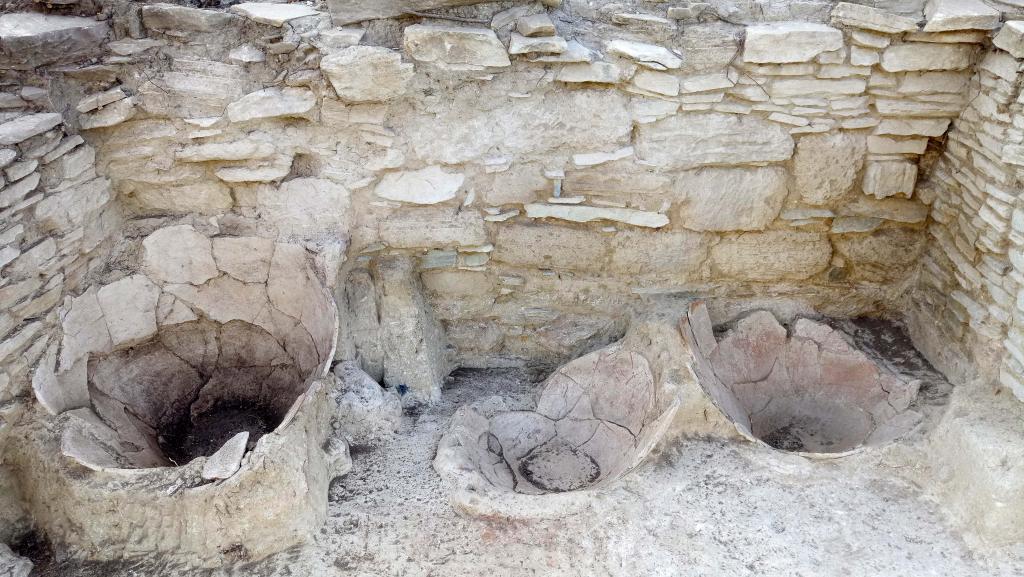 Απρόσμενα αρχαιολογικά ευρήματα στην καρδιά του Αιγαίου