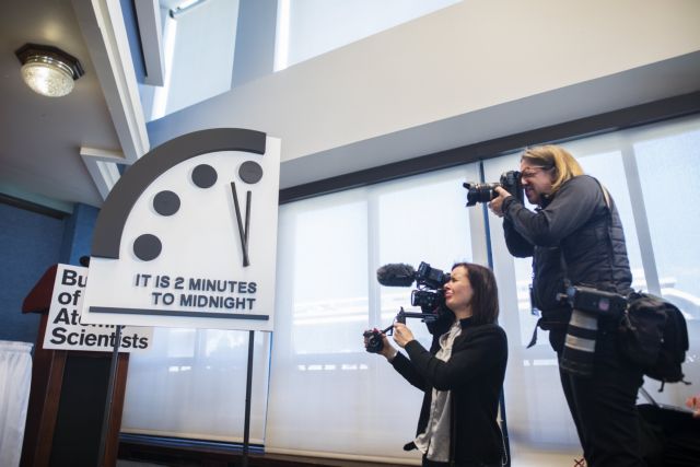 Πλησιάζουν μεσάνυχτα στο «Ρολόι της Αποκάλυψης»