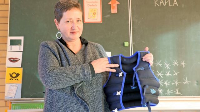 Θύελλα αντιδράσεων για τα γιλέκα της ντροπής