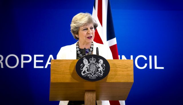 Κριτική στη Μέι ασκεί το 69% μεγάλων βρετανικών εταιρειών