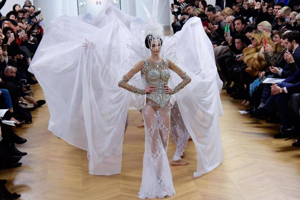 «Γυμνό» νυφικό εμπνευσμένο από το Game of Thrones