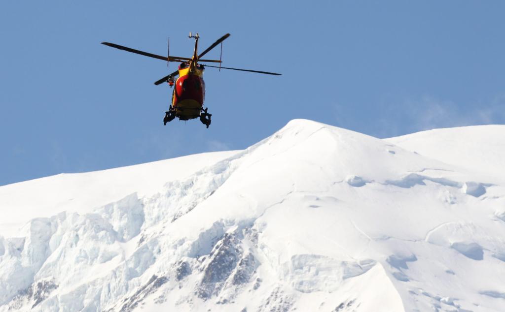 Ελβετία: Σκιέρ παρασύρθηκαν από χιονοστιβάδα – δύο τραυματίες