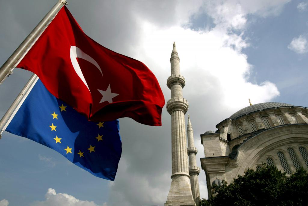 Προειδοποίηση Κομισιόν σε Τουρκία για χαλάρωση των αντιτρομοκρατικών νόμων