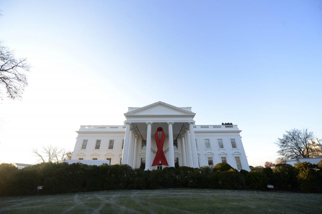 Ανώτερος σύμβουλος ξυλοκοπούσε άγρια τις γυναίκες του