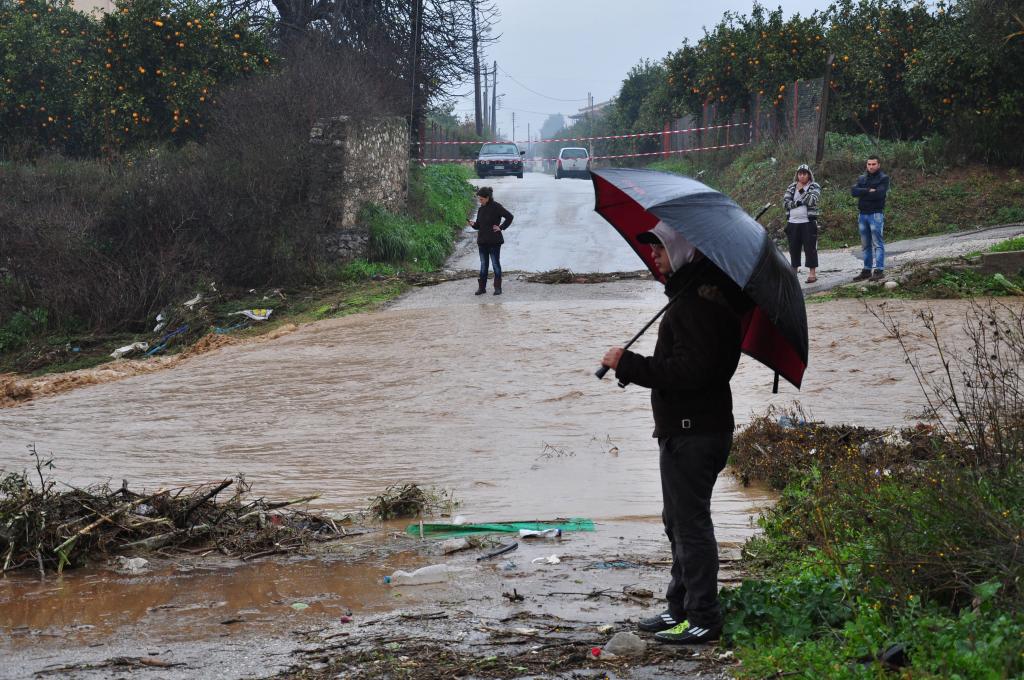 Κύπρος: Εγκλωβισμένοι οδηγοί, πλημμυρισμένοι δρόμοι και σπίτα